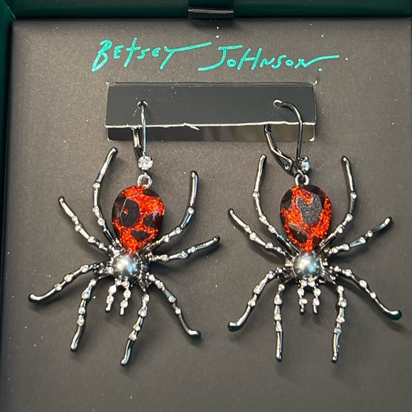🕷️BETSEY JOHNSON DROP DOWN SPIDER EARRINGS🕷️NWT - Picture 9 of 9